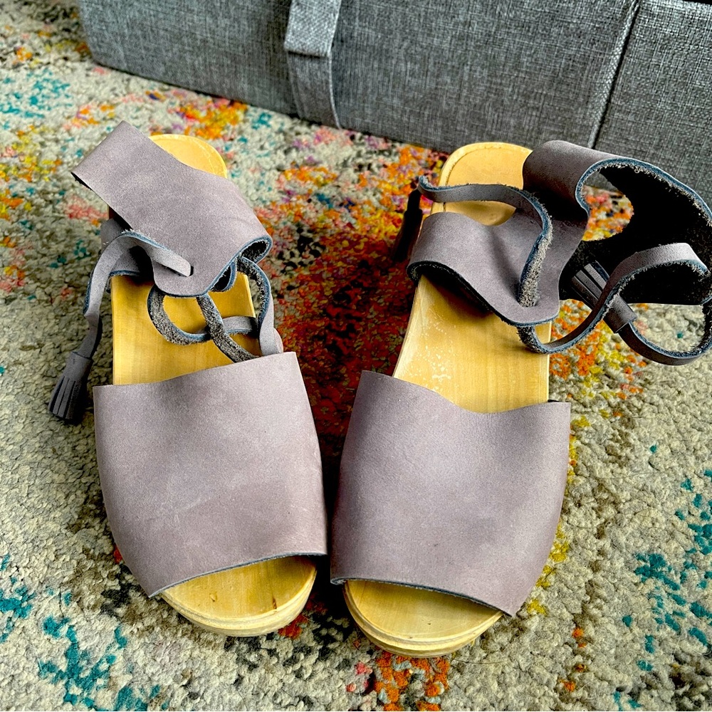 Bryr lavender tassel clogs 38
